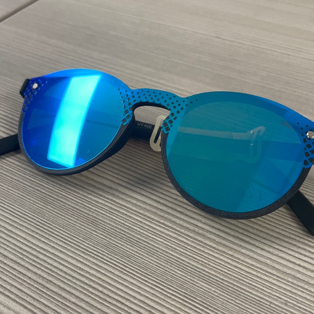 NWT blue mirror sunglasses by Cleo Nicci (soho NYC)